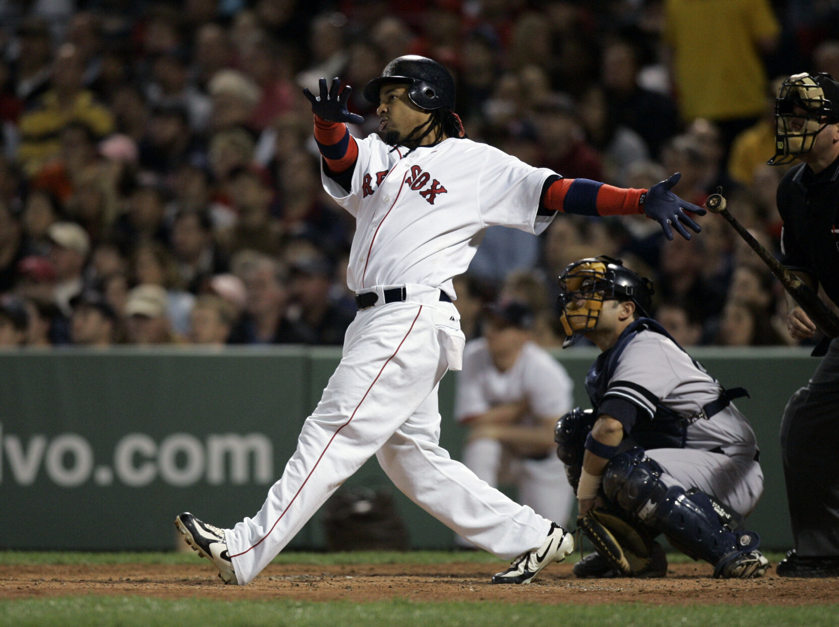 2007: Boston Red Sox tie record by hitting four straight home runs